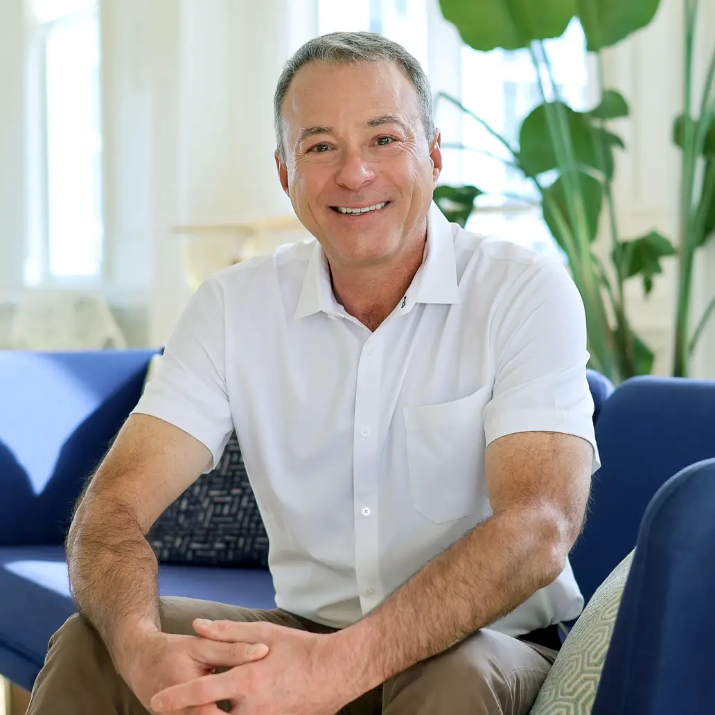 Eddie_Couch_530x800